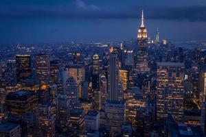 Lower Manhattan en la noche visto desde un lugar alto foto