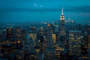 Lower Manhattan en la noche visto desde un lugar alto foto