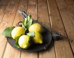 limón con hojas foto