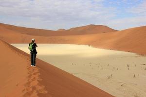 turista en el desierto foto