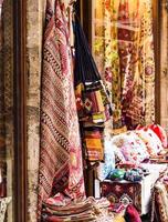 textiles en el bazar de estambul foto