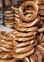 pan de bagel turco en las calles de Estambul foto