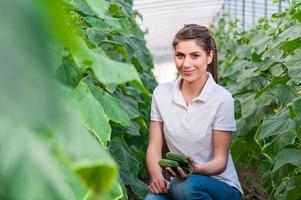 Retrato de joven trabajadora agrícola foto