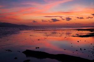 puesta de sol mar tropical