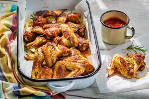 Crispy chicken wings with herbs and sauce