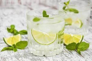 bebida fría y fresca de limonada foto