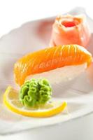 sushi de salmón ahumado