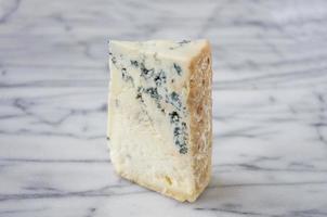 cuña de queso azul foto