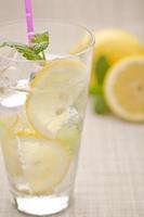bebida fresca de limón foto
