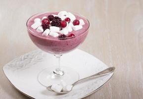 Smoothie of blackberries and cranberries with marshmallow