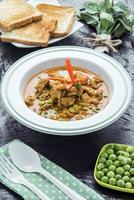 comida tailandesa asiática - curry con carne de cerdo