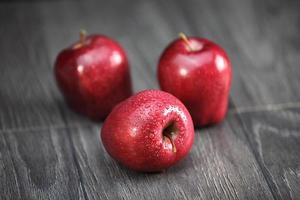crujientes manzanas rojas foto