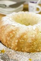 pastel de mantequilla con almendras (ver la receta a continuación).