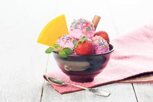 helado de fresa foto