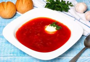 sopa de borscht tradicional rusa y ucraniana foto