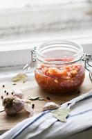 salsa de tomate casera condimentada con jengibre, ajo y cebolla