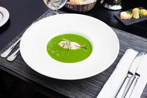 sopa de crema de brócoli foto