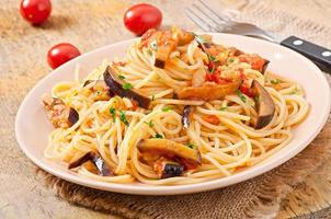 spaghetti with fried eggplant and tomatoes