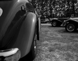 coche de lujo en blanco y negro foto