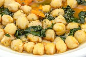 Chickpea stew with spinach