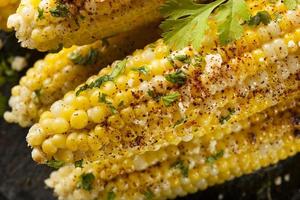 delicioso maíz mexicano a la parrilla foto