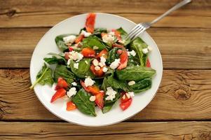 Spinach and blood oranges salad with cottage cheese and peanuts