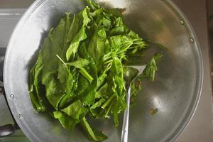 Cooking Japanese spinach