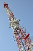 torre de telecomunicaciones con antenas