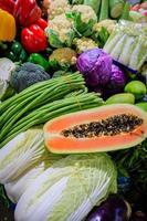 frutas y verduras frescas foto