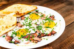 Bacon, eggs and chive with crispy toast