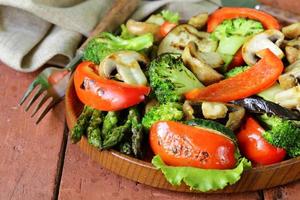 appetizer of grilled vegetables (bell peppers, asparagus, zucchini, broccoli)