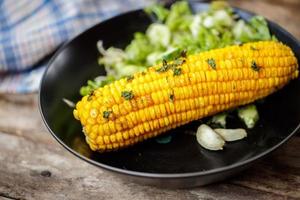Baked corn with salad