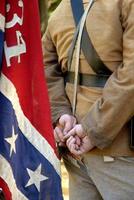 soldado confederado con bandera foto