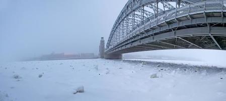 Peter el gran puente en invierno foto