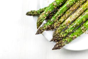 Glazed green asparagus