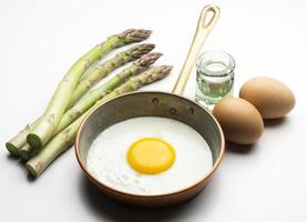 Eggs with asparagus