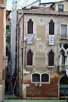 Antiguos edificios típicos de Venecia. foto