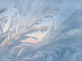 patrón de hielo en vidrio de invierno
