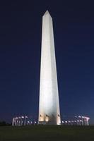 Monumento a Washington en la noche. foto