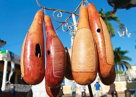 famoso instrumento cuban hecho de fruta foto