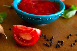 tomate y salsa de tomate foto