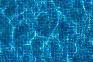 vista abstracta del fondo de una piscina