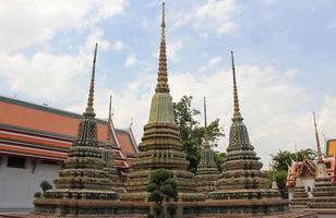 antigua pagoda en wat pho, bangkok, tailandia