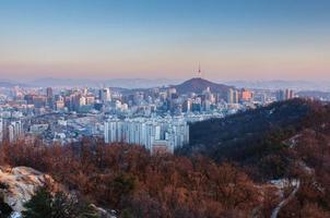 Puesta de sol de la ciudad de Seúl, Corea del Sur foto