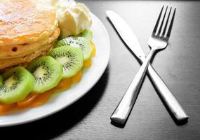 Kiwi peach pancake