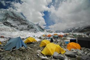 carpas en el campamento base del everest. Nepal Himalaya.