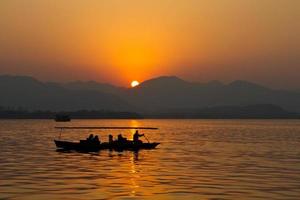puesta de sol en el oeste del lago hangzhou china