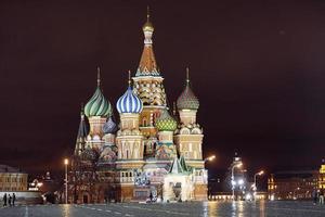 S t. catedral de albahaca, kremlin de moscú, noche