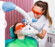 dentista visitante paciente femenino foto
