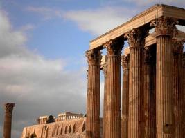 templo griego y acrópolis foto